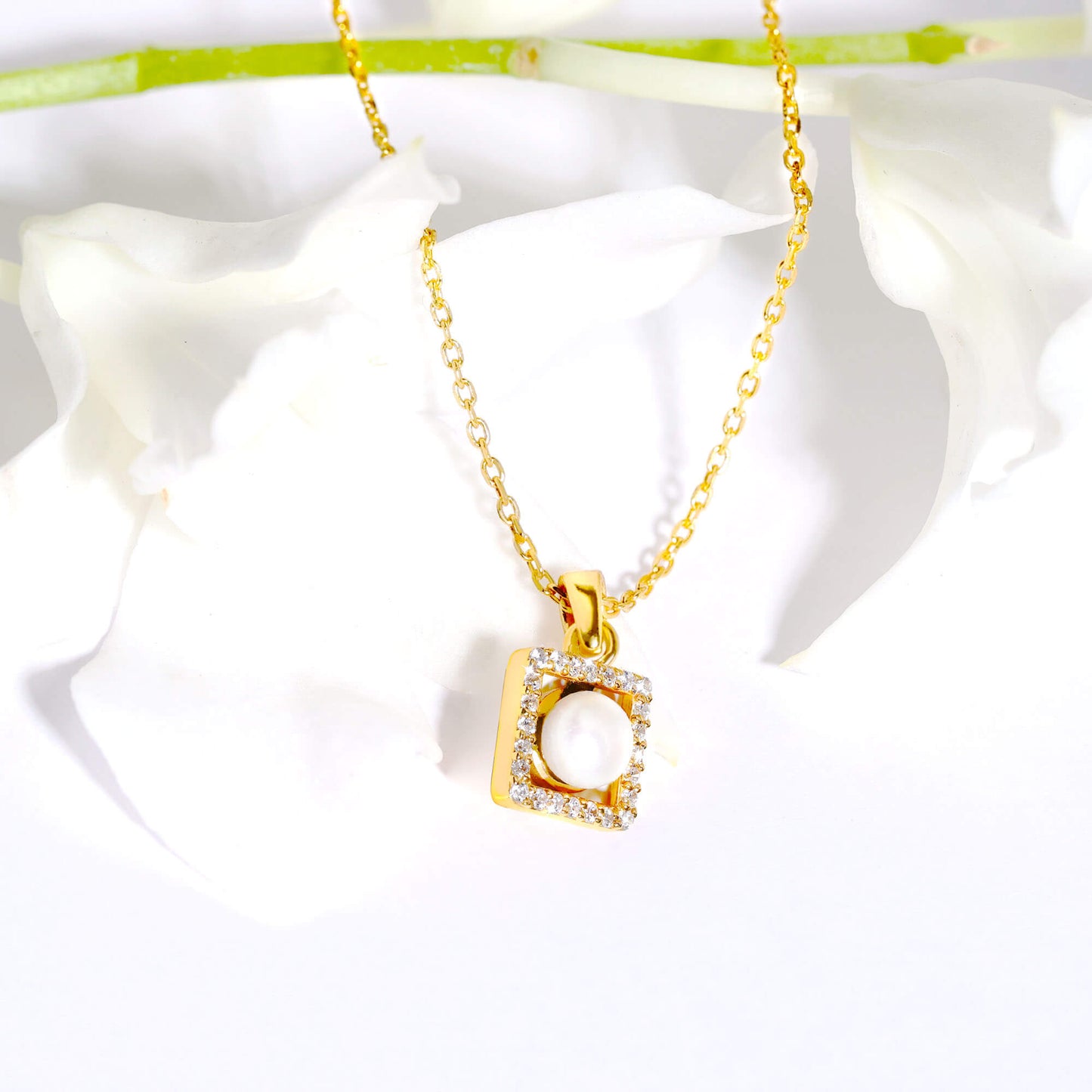 Quadrate Pearl Pendant