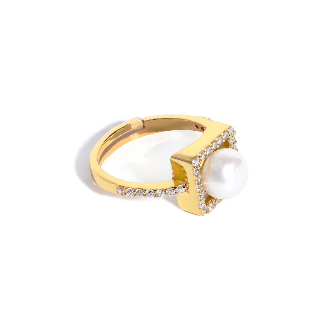 Quadrate Pearl Ring
