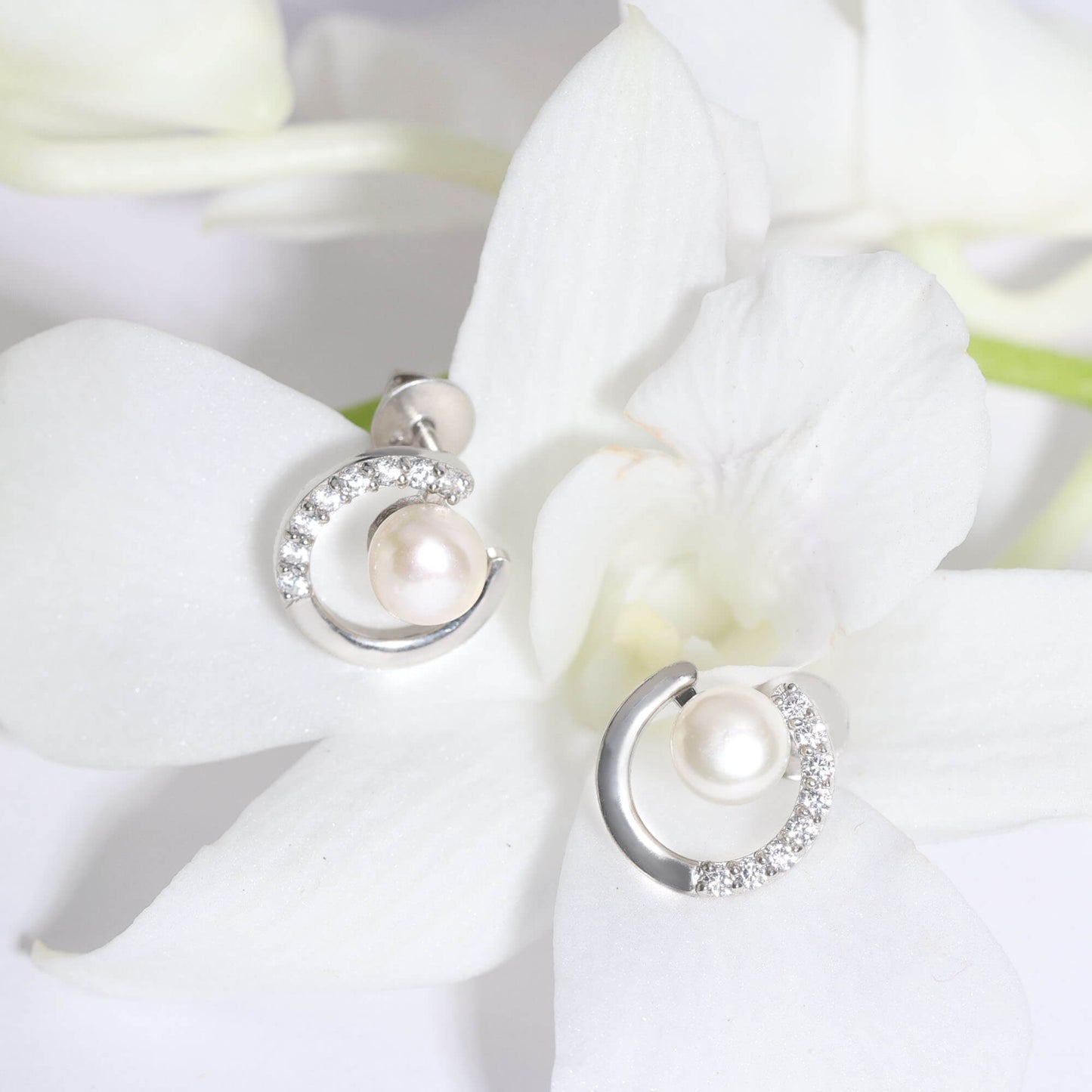 Disc Pearl Earrings