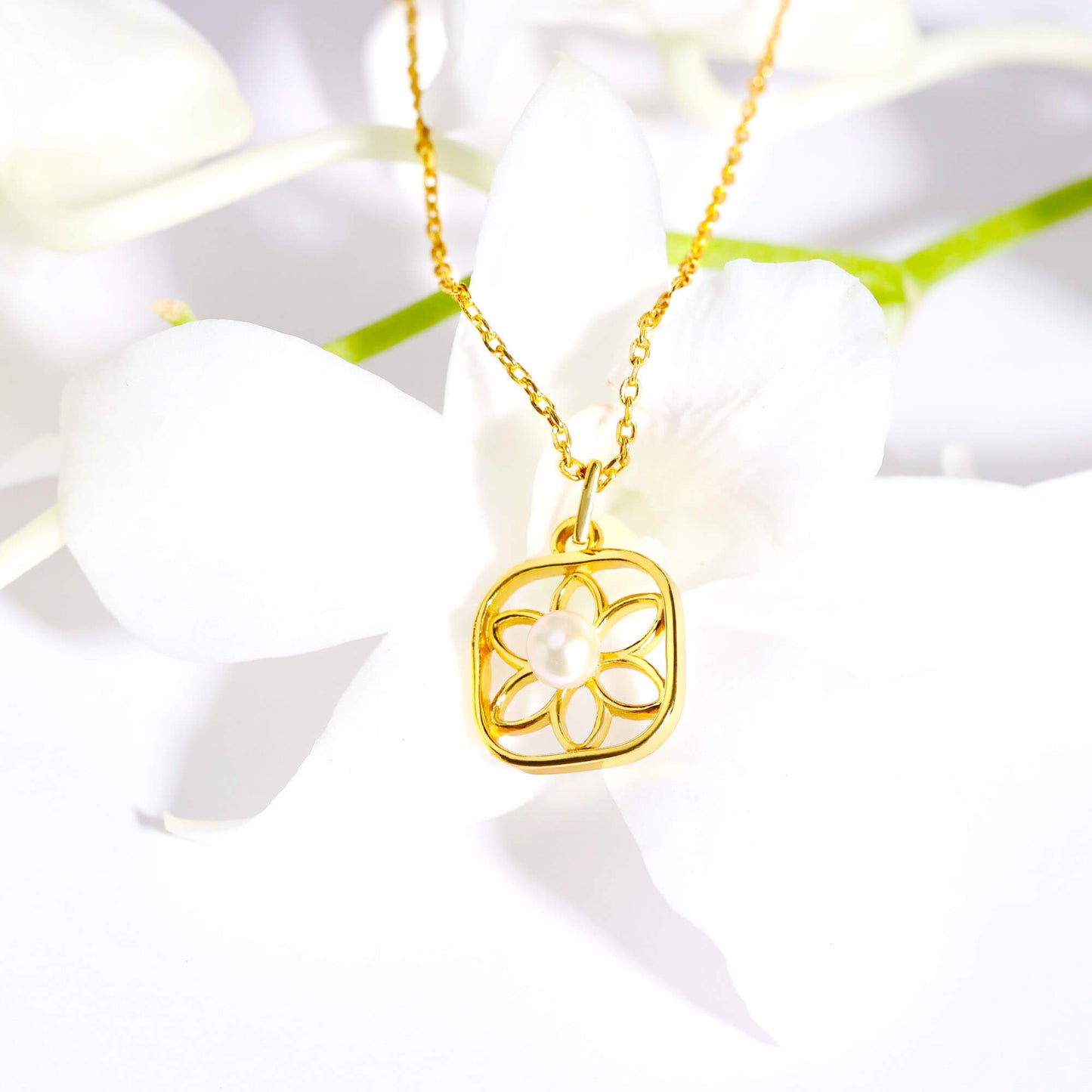 Floral Pearl Pendant