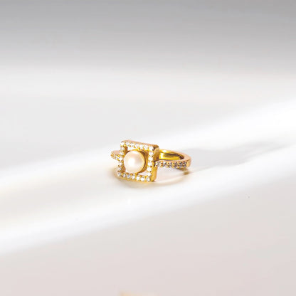 Quadrate Pearl Ring